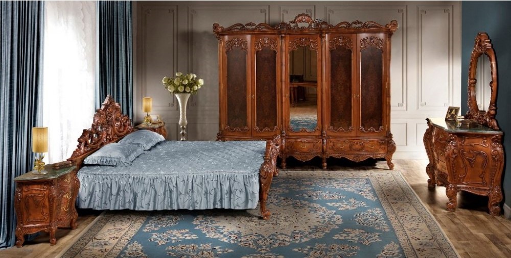 Piesa de rezistență a stilului clasic metamorfoza dormitorului - lenjerie de pat albastră